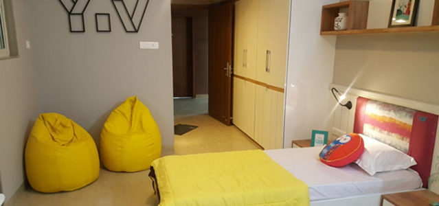 Fully Equipped Hostels vs Single Accommodations